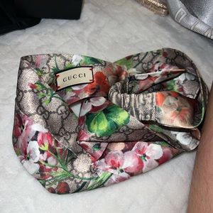 NWOT Authentic Gucci Flower Knot Headband